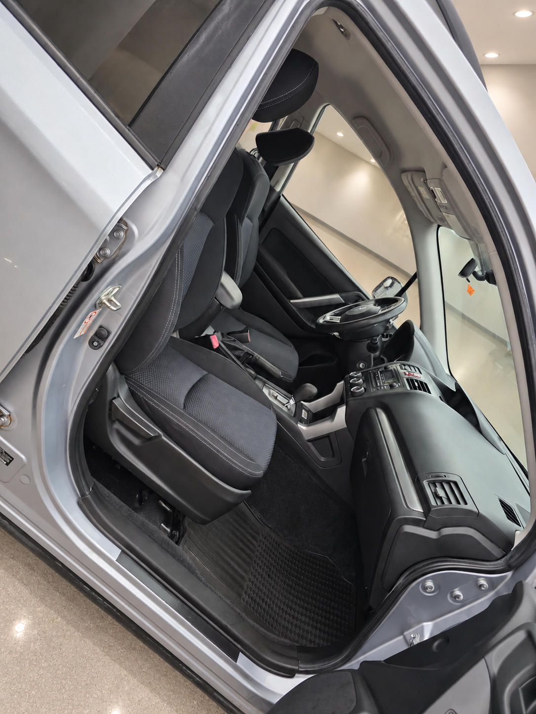 2014 Subaru Forester thumbnail 8